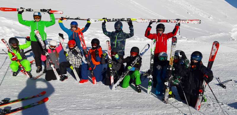 Schuleler im Schnee